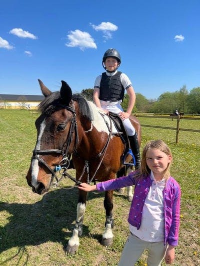 Adam och Lexy på tävling i Färs Härad 