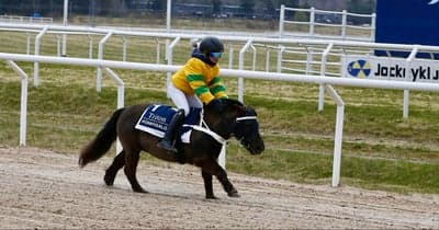 Dimitras debut i ponnygalopp 04/21-24